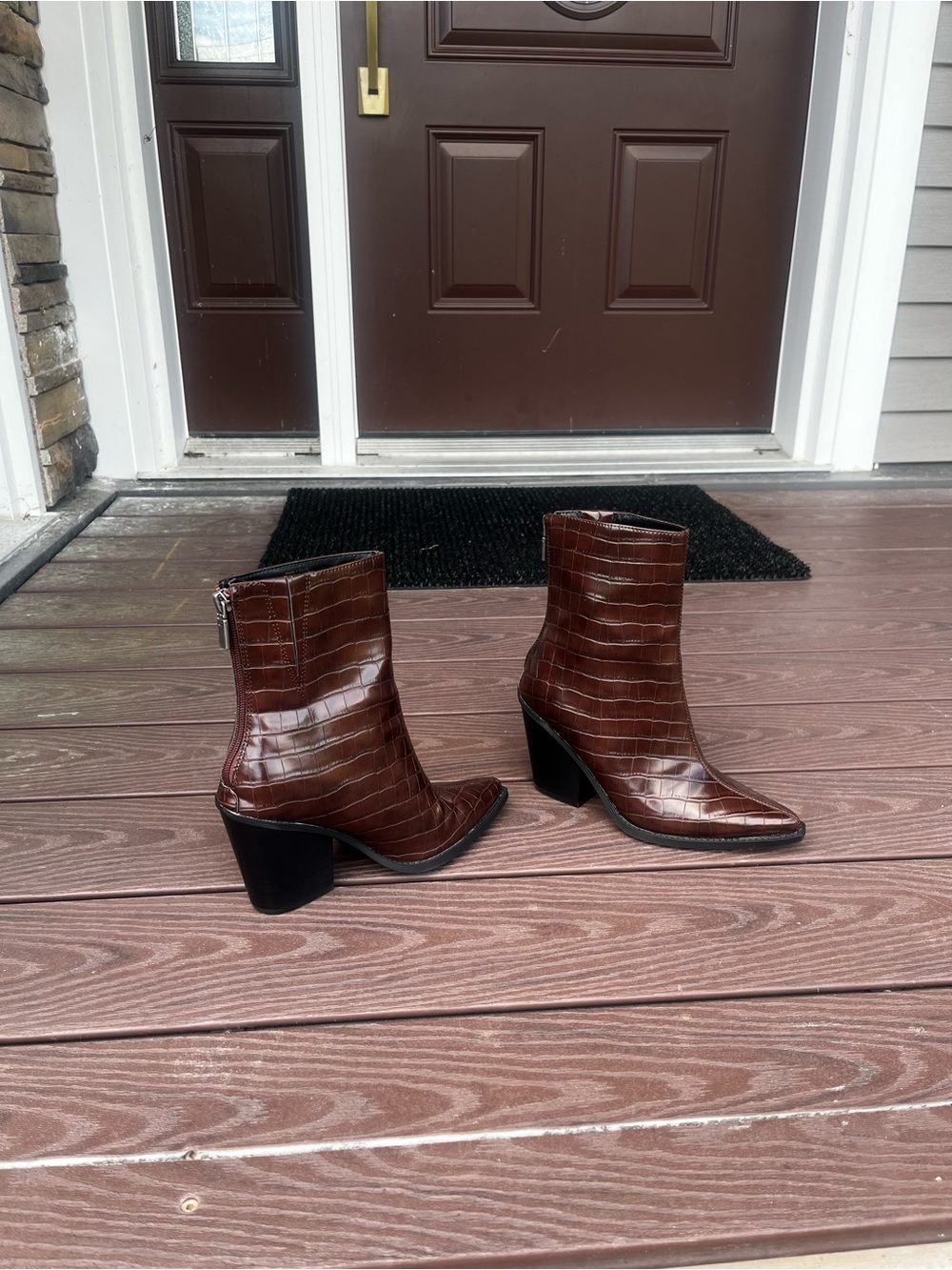 Brown Leather Aldo Croc-Embossed Pointed-Toe Ankle Boots, size 6.5